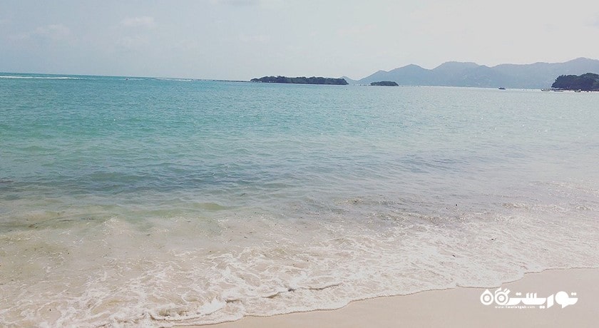 سرگرمی حمام آفتاب و شنا در سواحل کو سامویی شهر تایلند کشور کو سامویی