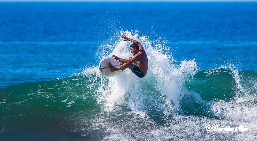 سرگرمی موج سواری در کوسامویی شهر تایلند کشور کو سامویی