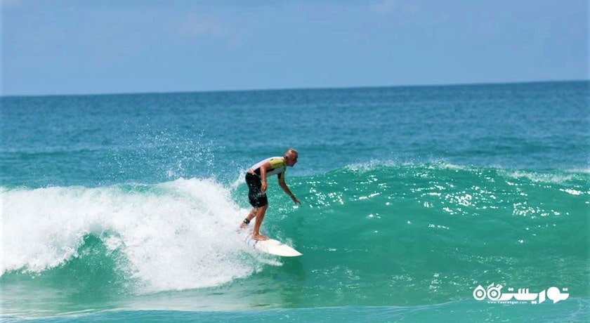 سرگرمی موج سواری در کوسامویی شهر تایلند کشور کو سامویی