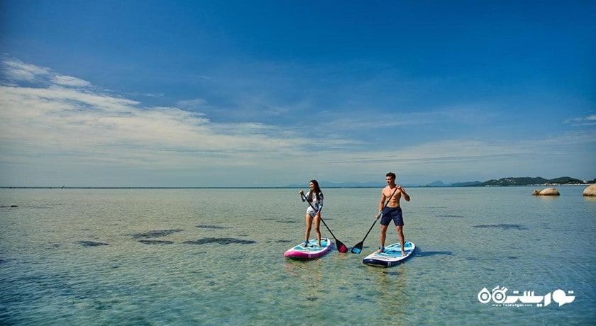 سرگرمی پاروزنی ایستاده در کوسامویی شهر تایلند کشور کو سامویی