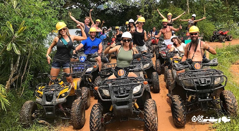 سرگرمی سواری با خودروی همه جارو در کوسامویی شهر تایلند کشور کو سامویی