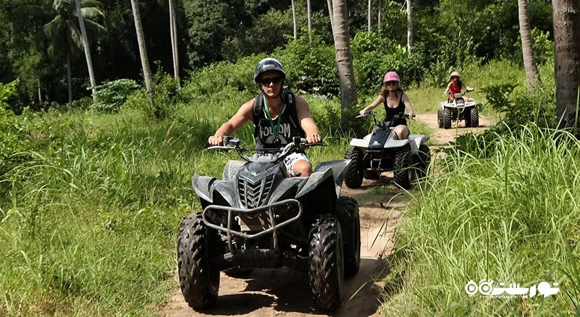 سرگرمی سواری با خودروی همه جارو در کوسامویی شهر تایلند کشور کو سامویی