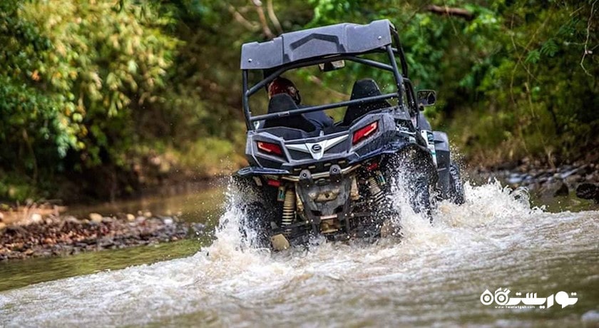 سرگرمی سواری با خودروی همه جارو در کوسامویی شهر تایلند کشور کو سامویی