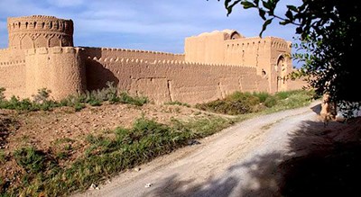 قلعه مهرپادین -  شهر مهریز