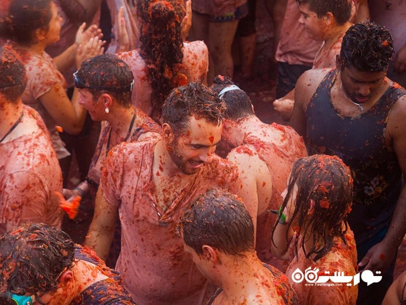 21. سالانه 150 هزار گوجه فرنگی در جشنواره  لا توماتینا  پرتاب می شود.