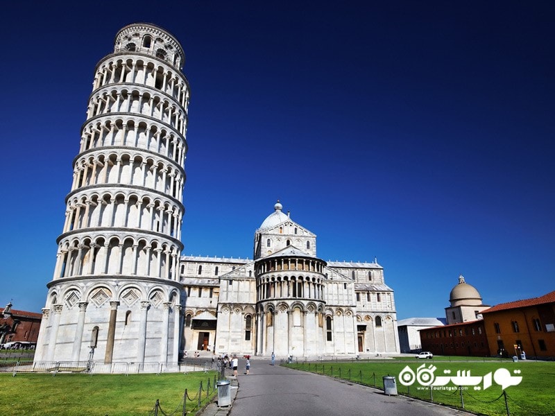 برج کج پیزا (the Leaning Tower of Pisa)