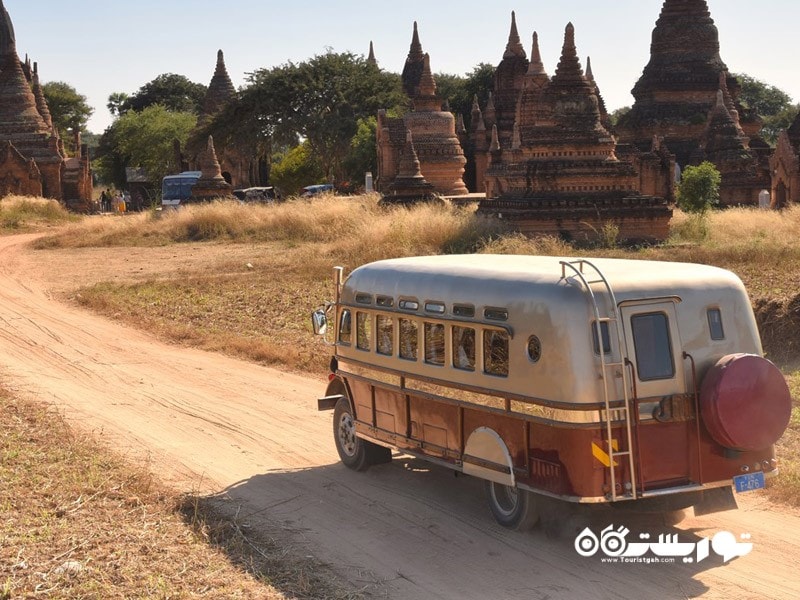 3. یک اتوبوس سنتی برمه در برمه (Burma) و یا همان میانمار