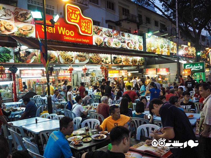 3. در خیابان جالان آلور (Jalan Alor) به غذاخوردن بپردازید
