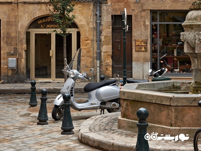 4. آکس ان پروانس (Aix-en-Provence) در کشور فرانسه
