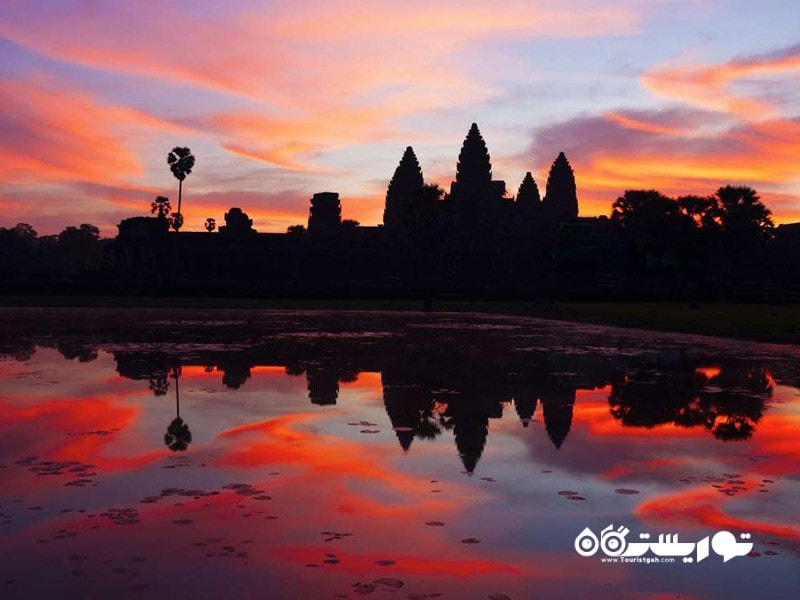 1- تماشای طلوع خورشید در انگکوروات (Angkor Wat)   