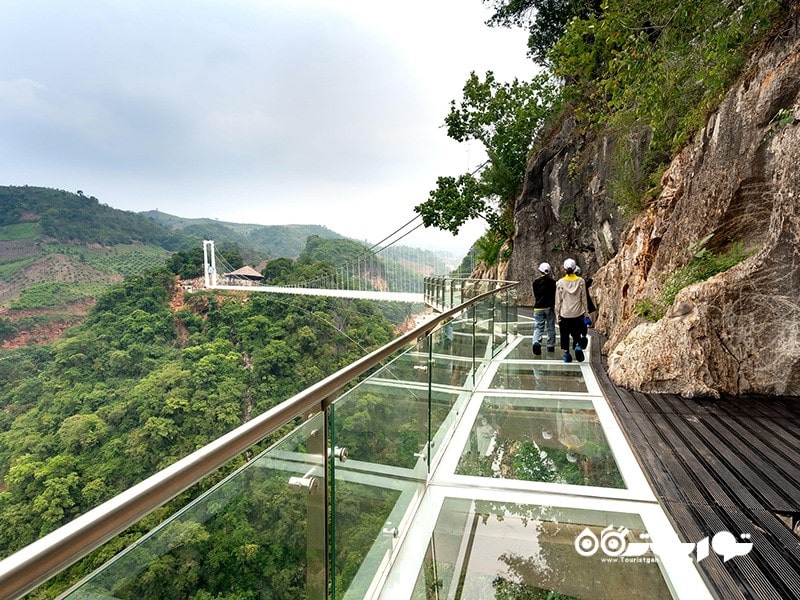 طولانی ترین پل شیشه ای جهان در ویتنام افتتاح می شود