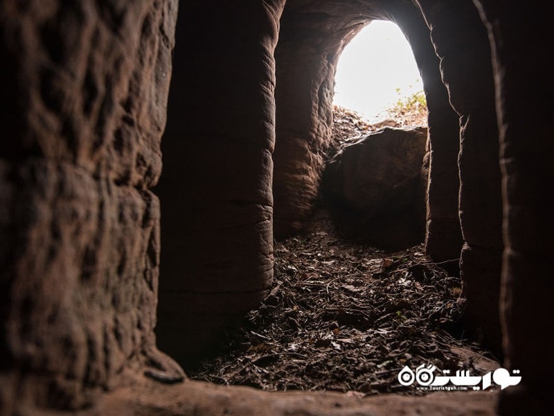 این غارهای مخفی در شِروپ شایر انگلستان قرار دارد.