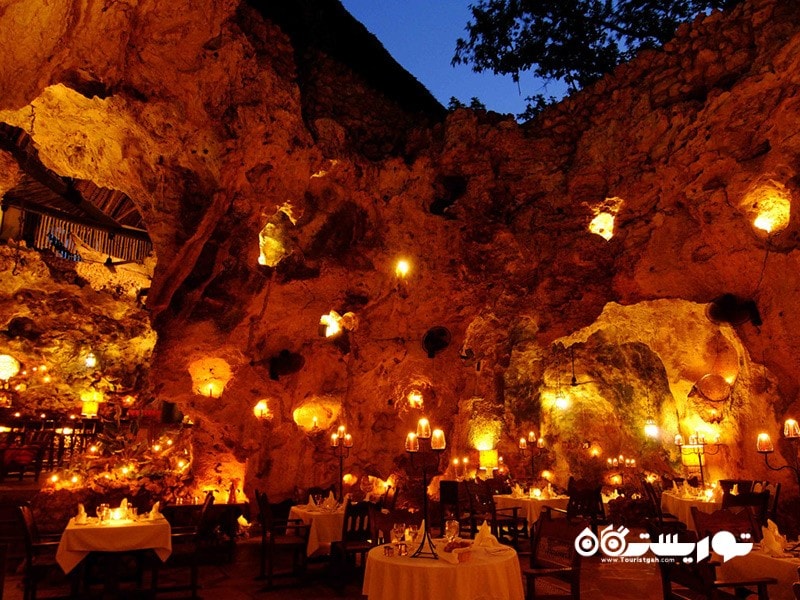 رستوران در غار علی باربِر (Ali Barbour's Cave Restaurant)