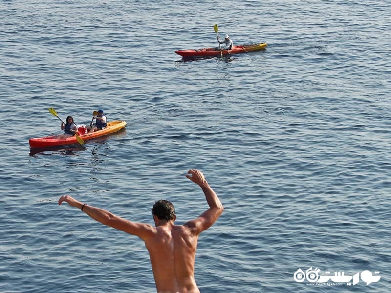 مردی که از ارتفاع 12 متری به دریا می پرد، شهر دوبروونیک
