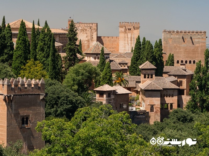 9. الحمرا و ژنرالیف (Alhambra y Generalife)