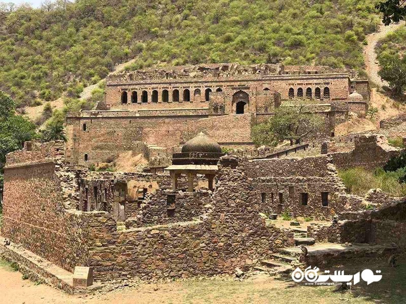 13. قلعه نفرین شده بانگار (Bhangarh)