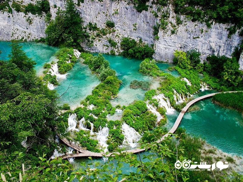 1. پارک ملی دریاچه های پلیتویک (Plitvice Lakes National Park)، کرواسی